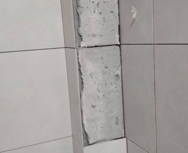 蚌埠市瓷砖空鼓维修公司分享下瓷砖施工前基层浇水润湿程度不足，可能导致以下问题